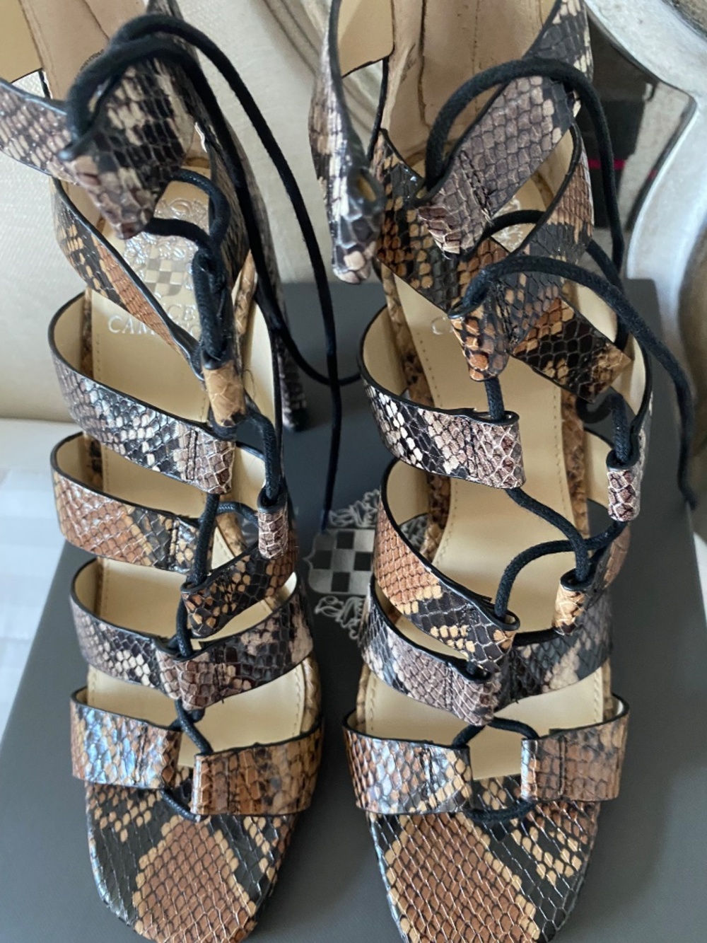 VINCE CAMUTO ANIMAL PRINT GLADIATOR HEELS NEW 9.5 - Picture 2 of 7